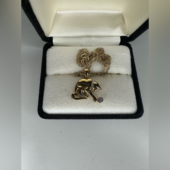 Danbury Mint Gold-Plated sterling silver cat pendant necklace diamond accents - Picture 2 of 7